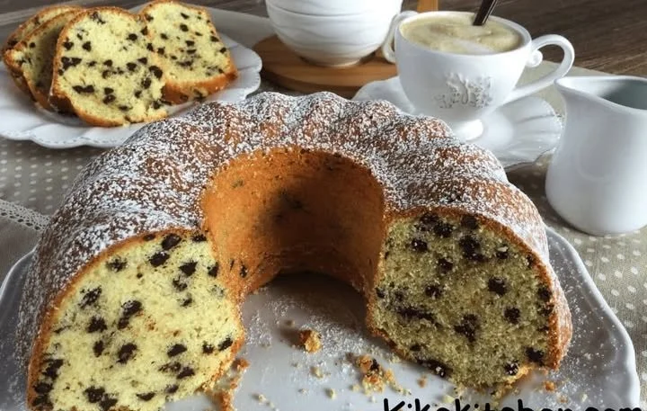 Ciambellone al cioccolato fondente fresco e soffice