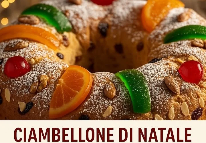 Ciambellone di Natale decorato con zucchero a velo e frutta secca