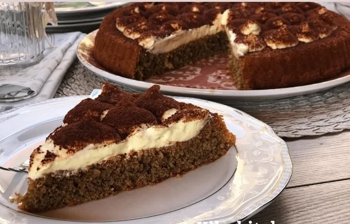 Crostata Morbida al Tiramisù con crema e caffè