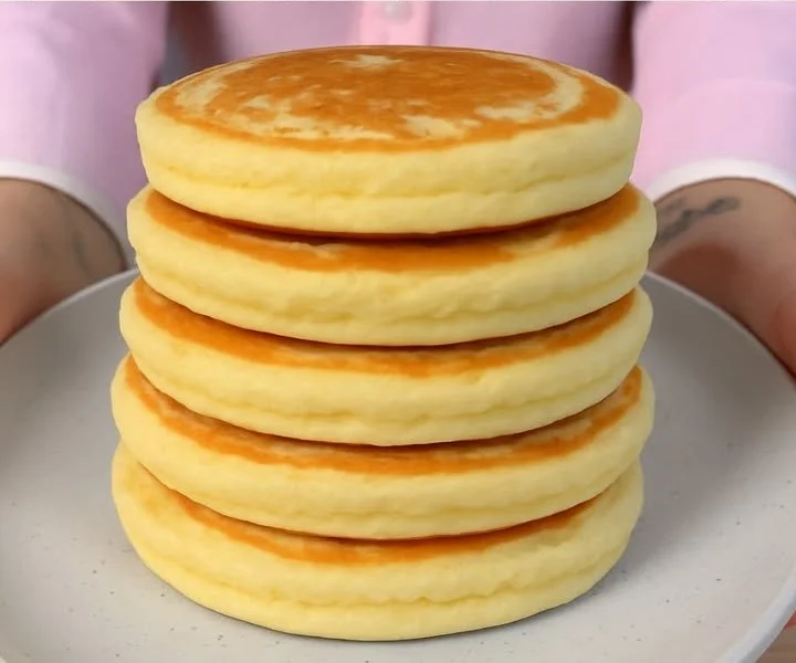 Pancake soffici e golosi, ricetta originale per una colazione perfetta.