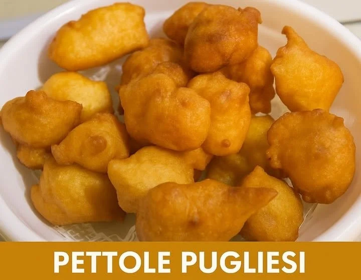 Pettole pugliesi servite come antipasto natalizio