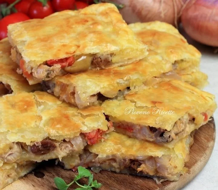 Sfogliata con tonno e cipolle