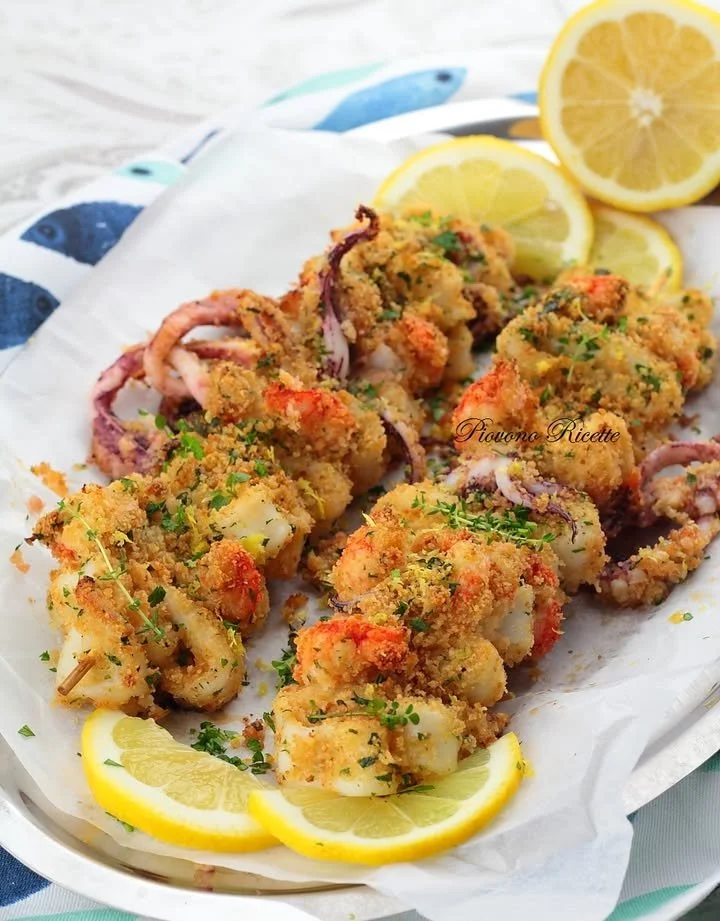 Spiedini di calamari e gamberi gratinati