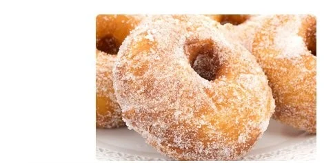 Zeppole di Patate sofficissime servite su un piatto