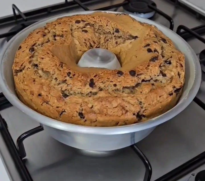 Ciambellone al caffè soffice senza latte e burro, un dolce delizioso e leggero