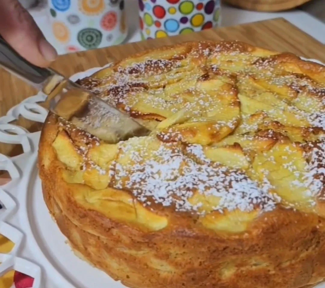 Torta di mele cremosa senza latte e burro, dessert sano e gustoso