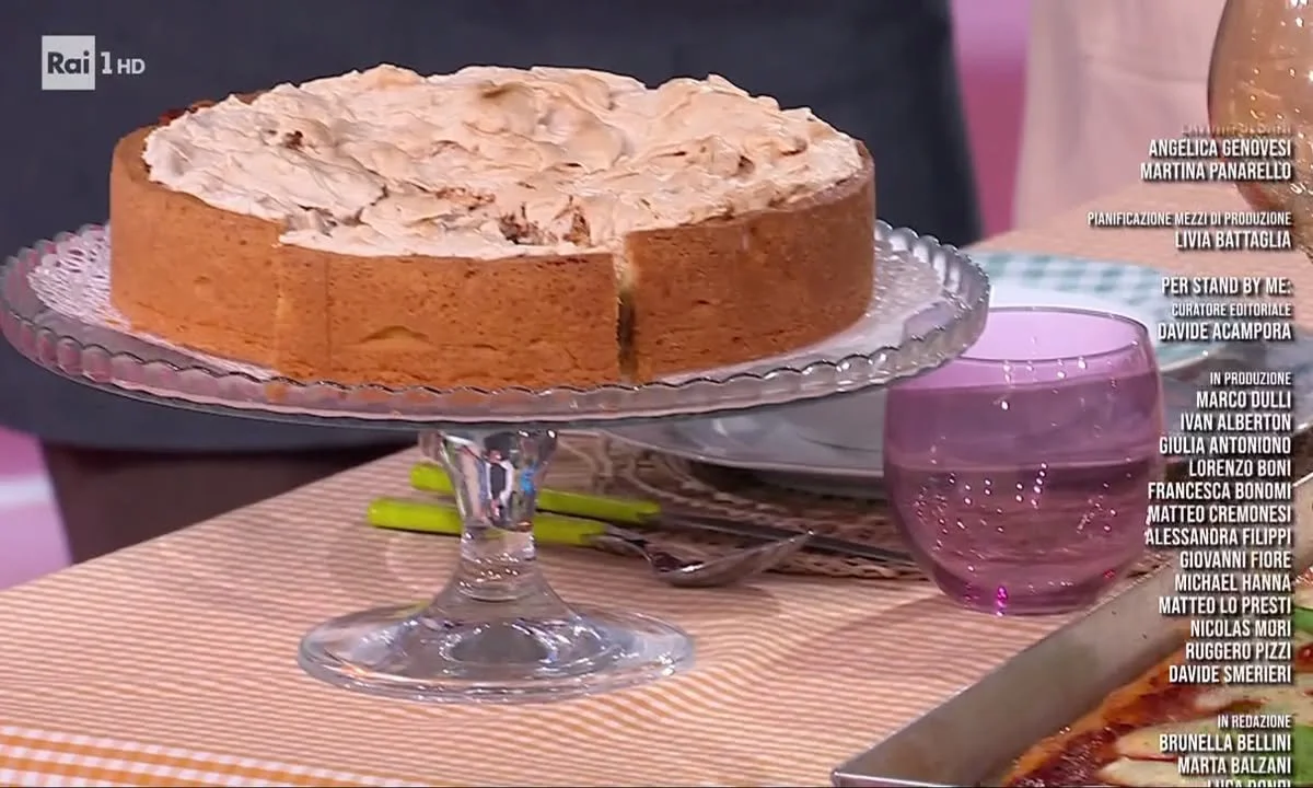 Crostata di Don Camillo, dolce tradizionale con marmellata e pasta frolla