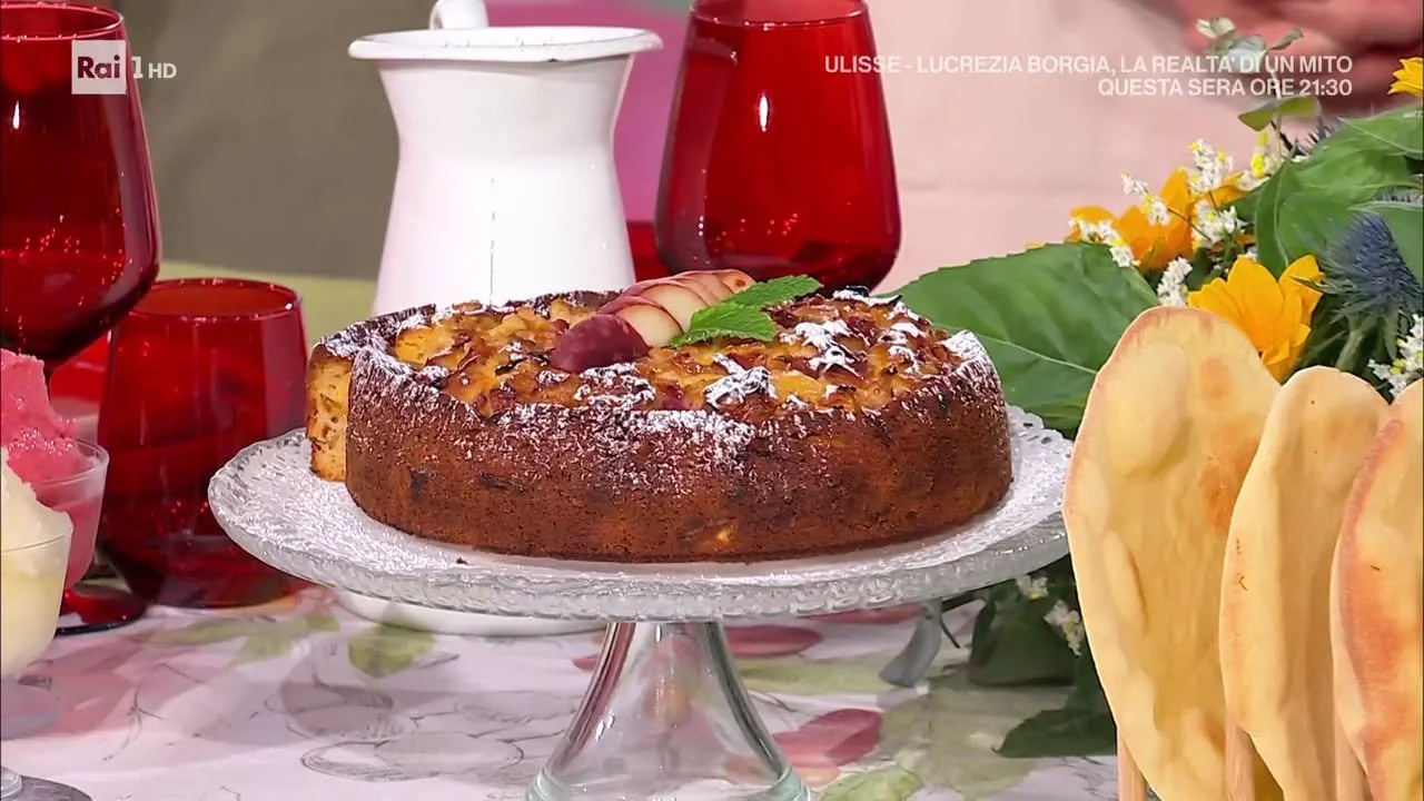 Torta Cristina, dolce tradizionale italiano decorato e delizioso.
