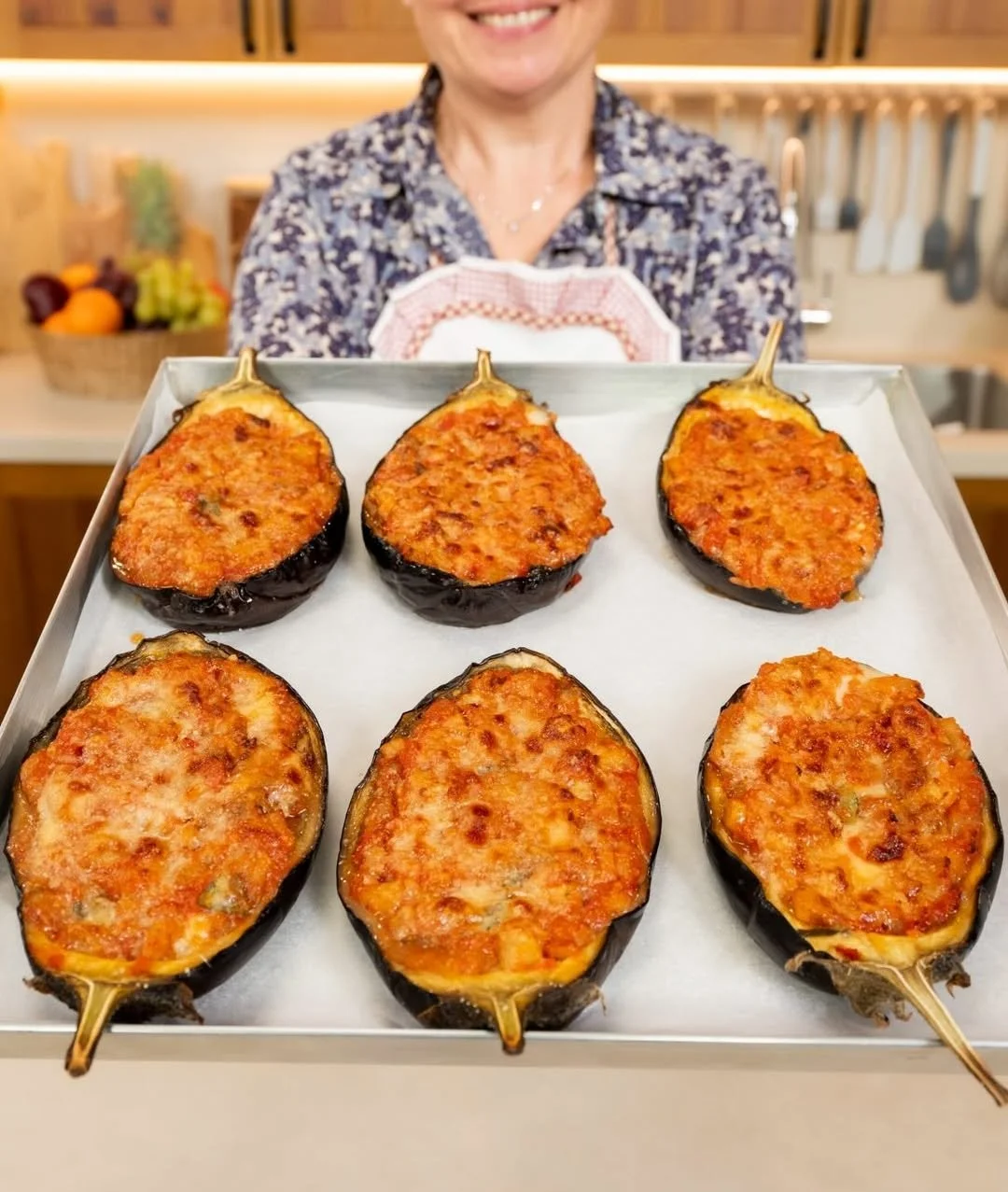 Melanzane Ripiene alla Parmigiana servite su un piatto