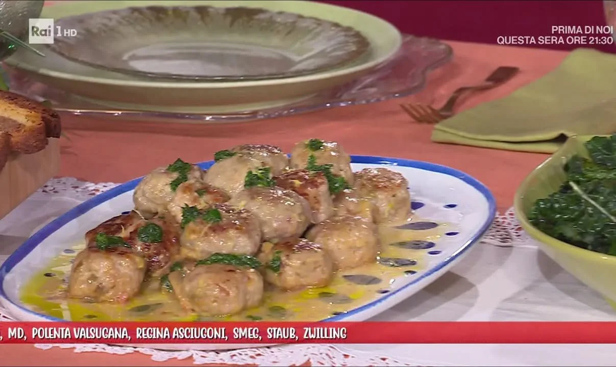 Polpette di carciofi e limone servite con contorni freschi
