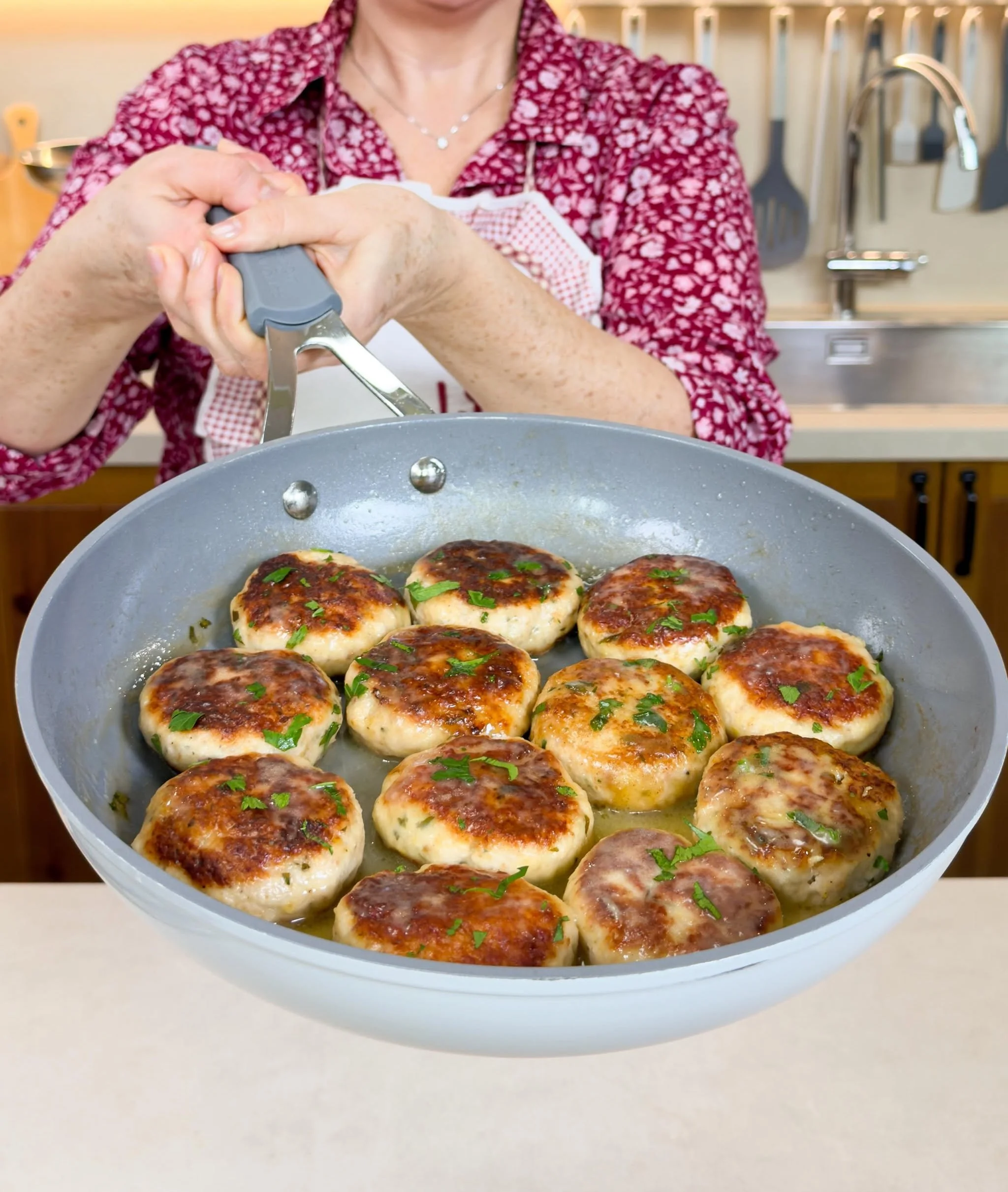 Polpette di Pollo al Limone pronte da servire con contorno fresco