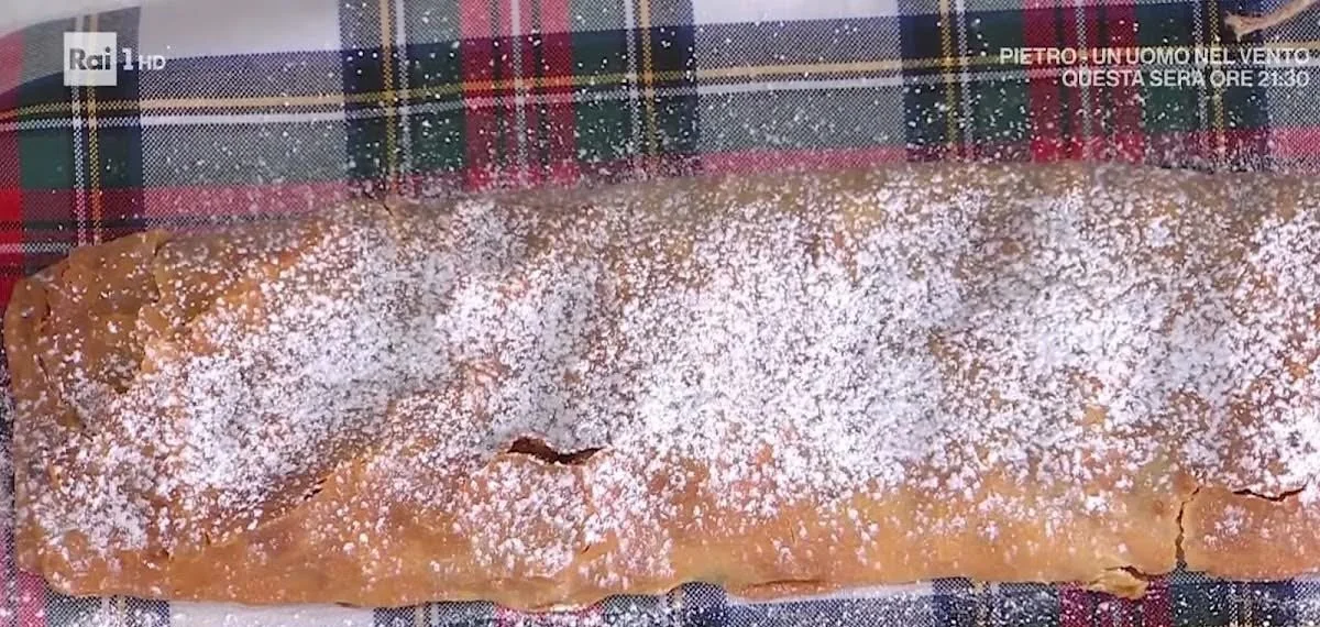 Strudel Classico con ripieno di frutta e pasta sfoglia croccante