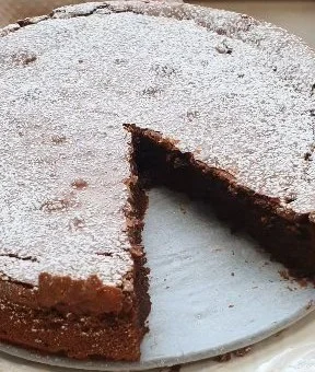 Torta Tenerina, un dolce al cioccolato della tradizione emiliana