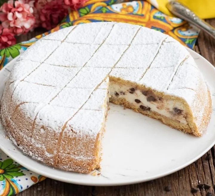 Una appetitosa Cassata al Forno, un dolce tradizionale siciliano.