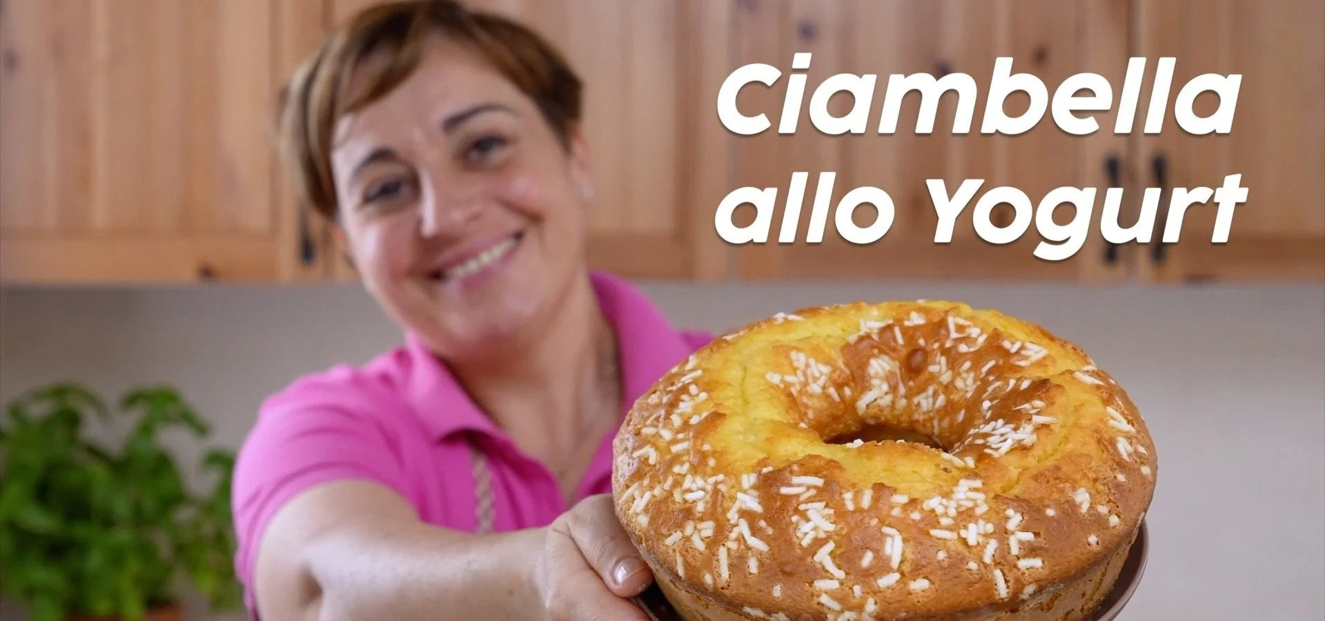 Deliziosa ciambella allo yogurt appena sfornata