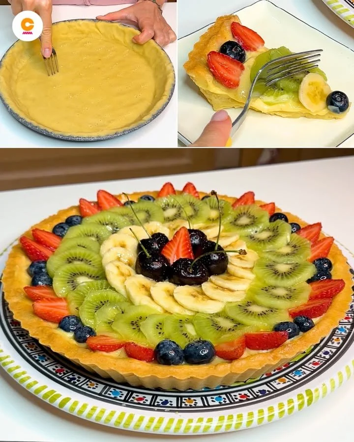 Crostata di frutta fresca con una varietà di frutti colorati su una base di pasta frolla