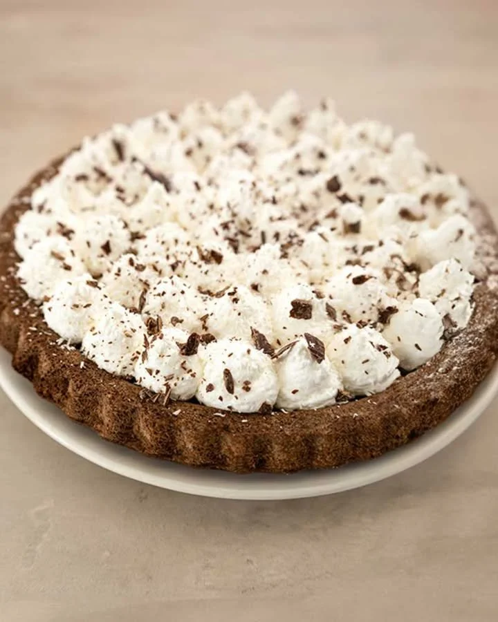 Crostata morbida al cacao con crema al cocco, dolce cremoso e goloso