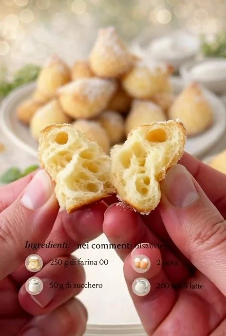 Frittelle al cucchiaio dorate e golose servite su un piatto decorativo
