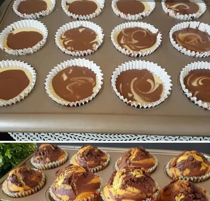 Muffin al cioccolato soffici appena sfornati su un piatto