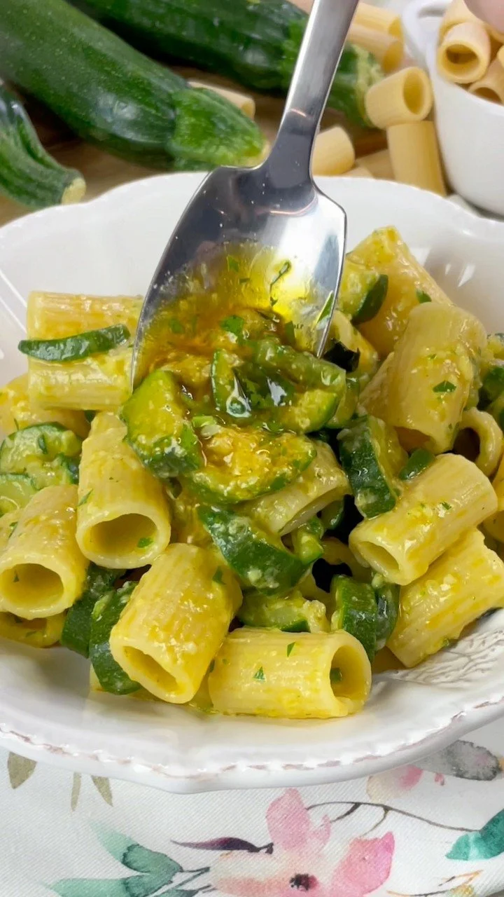 Pasta Zucchine con Condimento Speciale pronta da servire