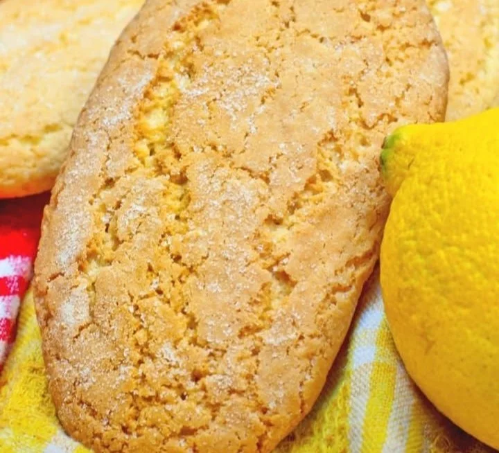 Deliziose pastarelle della nonna, dolci tradizionali italiani