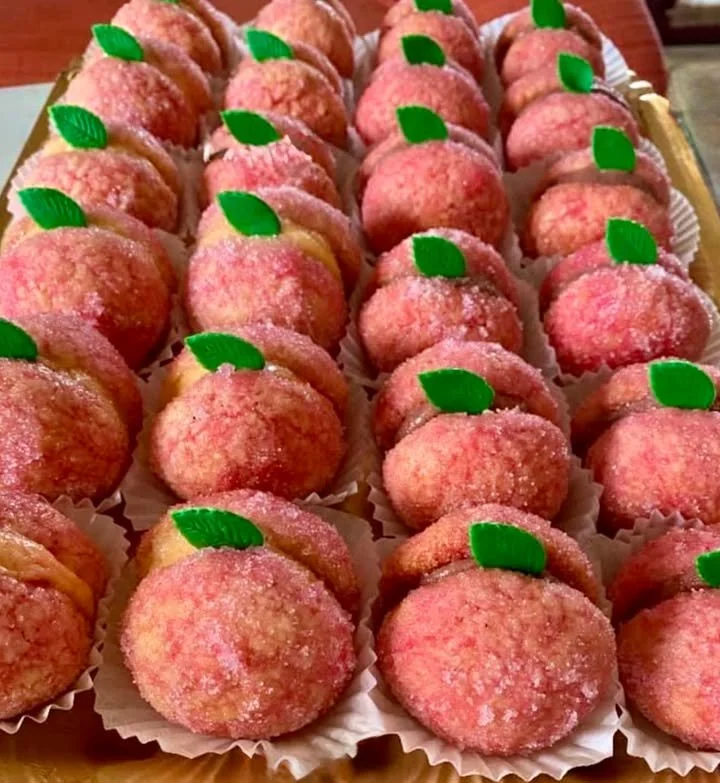 Pesche alla crema: dolce fresco di pesche con crema dolce