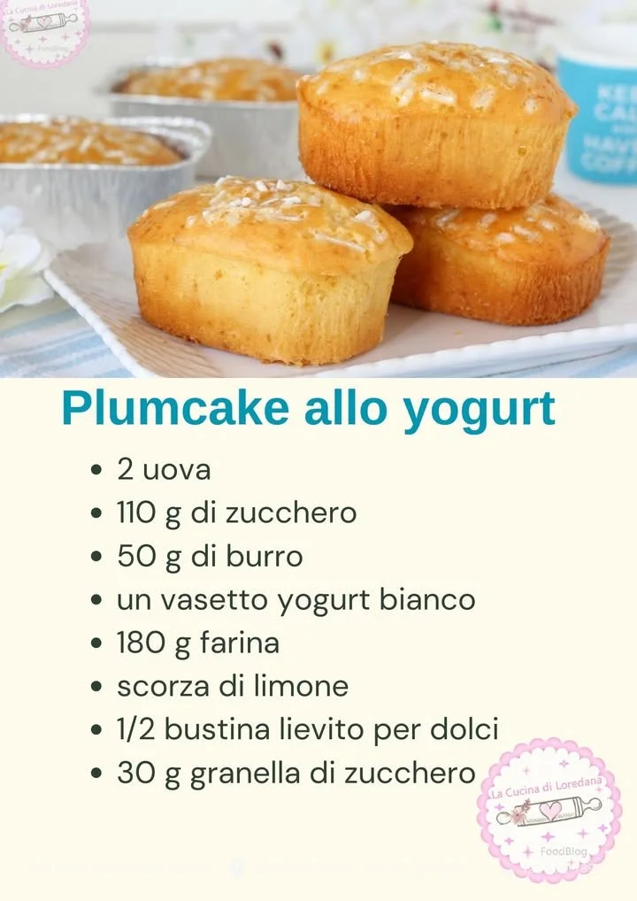 Plumcake soffice allo yogurt decorato con frutta fresca e zucchero a velo