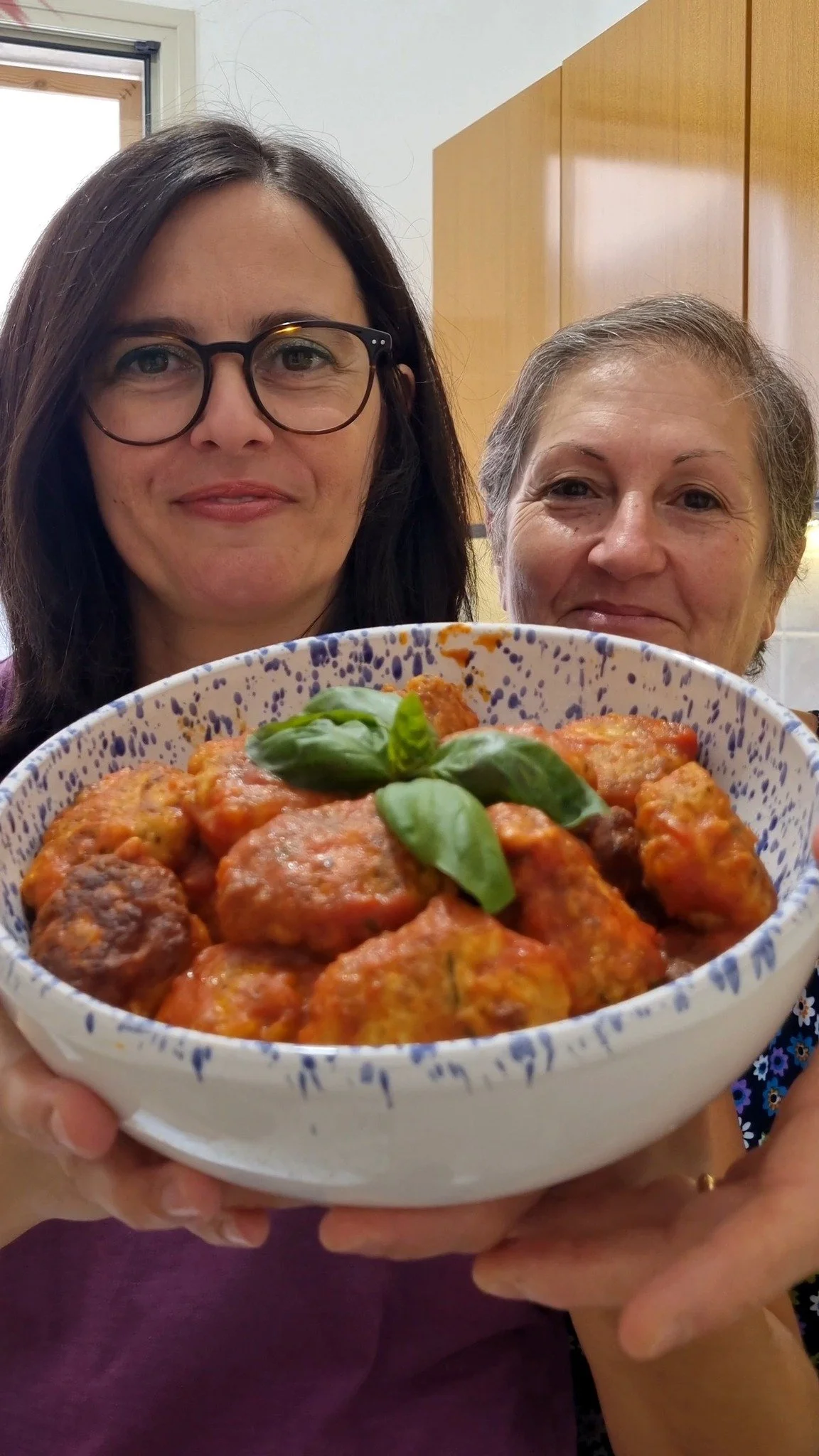 Polpette di Ricotta e Salsiccia pronte per essere servite in un piatto