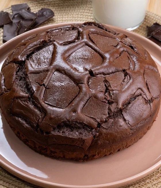 Torta Pasqua decorata con Uova di Pasqua colorate