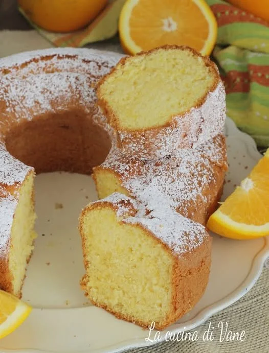 Ciambellone all’Arancia Sofficissimo decorato con fette d'arancia fresca