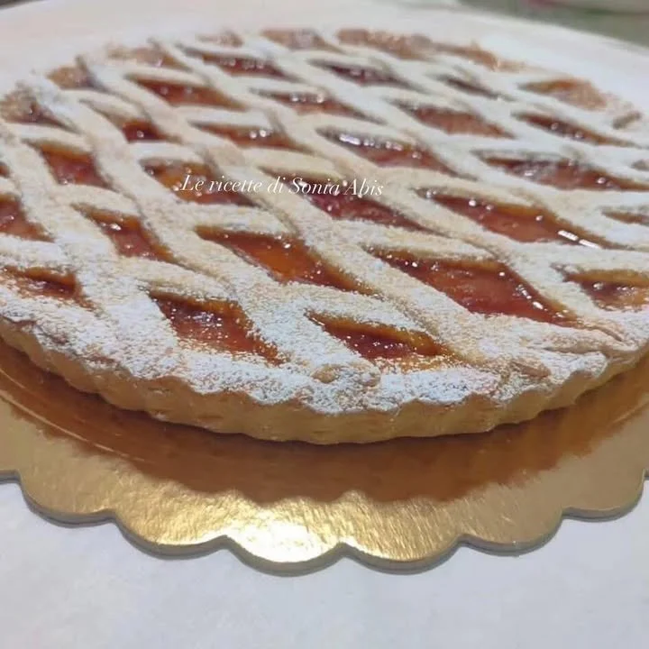 Crostata di albicocche con marmellata fatta in casa