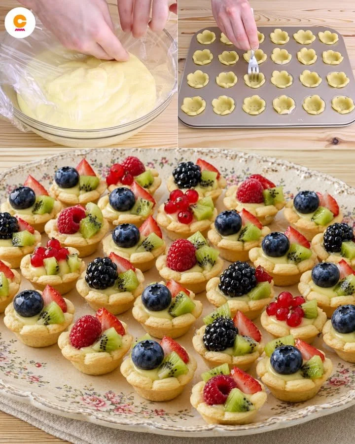 Deliziose crostatine alla frutta con crema e frutta fresca