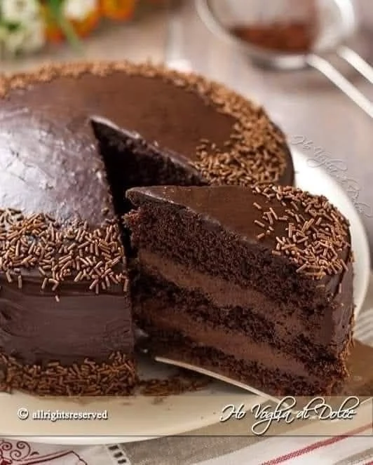 Torta al cioccolato con crema al mascarpone e Nutella, un dessert goloso