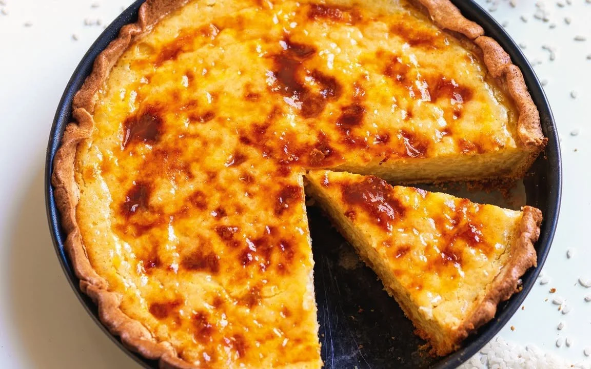 Fetta di Torta di Riso su un piatto elegante
