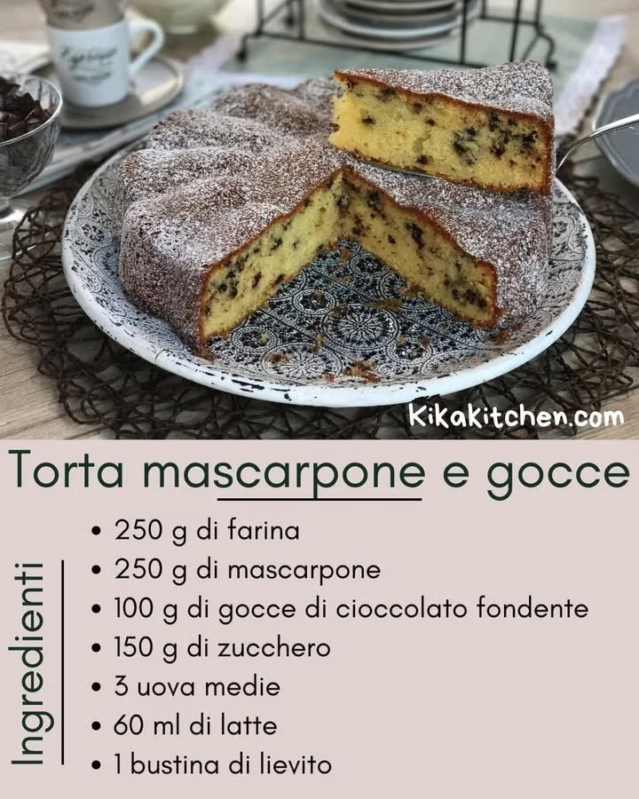 Torta Stracciatella con gocce di cioccolato decorata e pronta da gustare