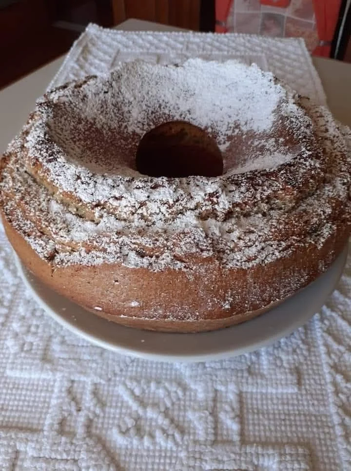 Ciambella Morbida soffice e golosa su un piatto