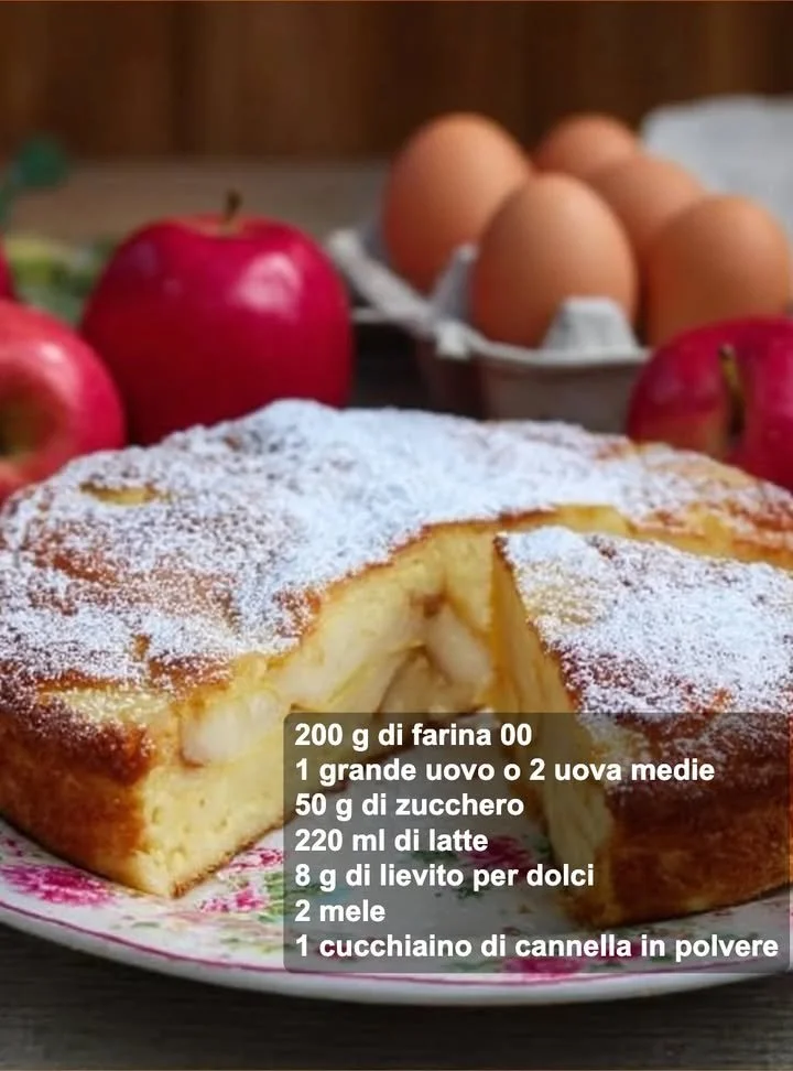 Torta di mele soffice e facile appena sfornata