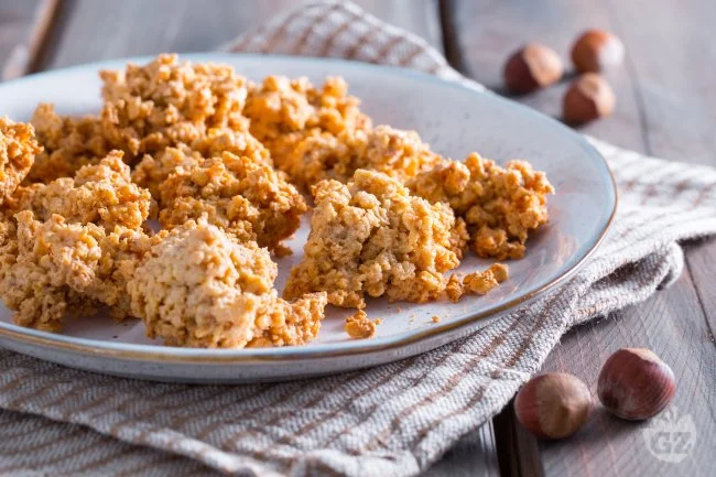 Dolci Brutti ma buoni, biscotti italiani croccanti e gustosi.