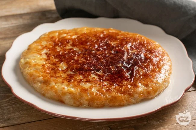 Frico con patate e cipolle, un piatto tipico friulano.