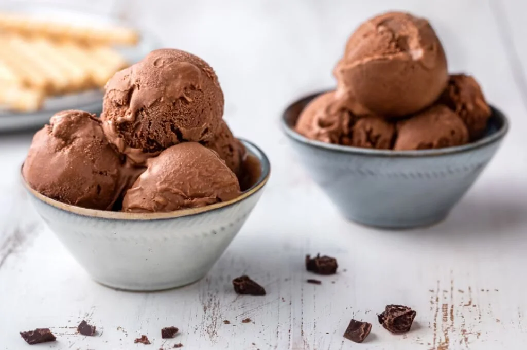 Gelato al cioccolato preparato con il Bimby, cremoso e delizioso.