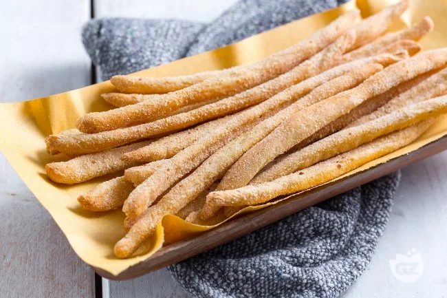 Grissini croccanti, snack delizioso per ogni occasione.