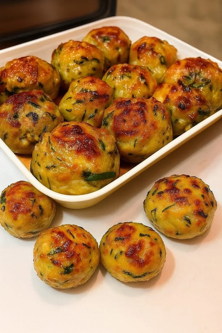 Polpette di zucchine al forno croccanti e salutari pronte da servire