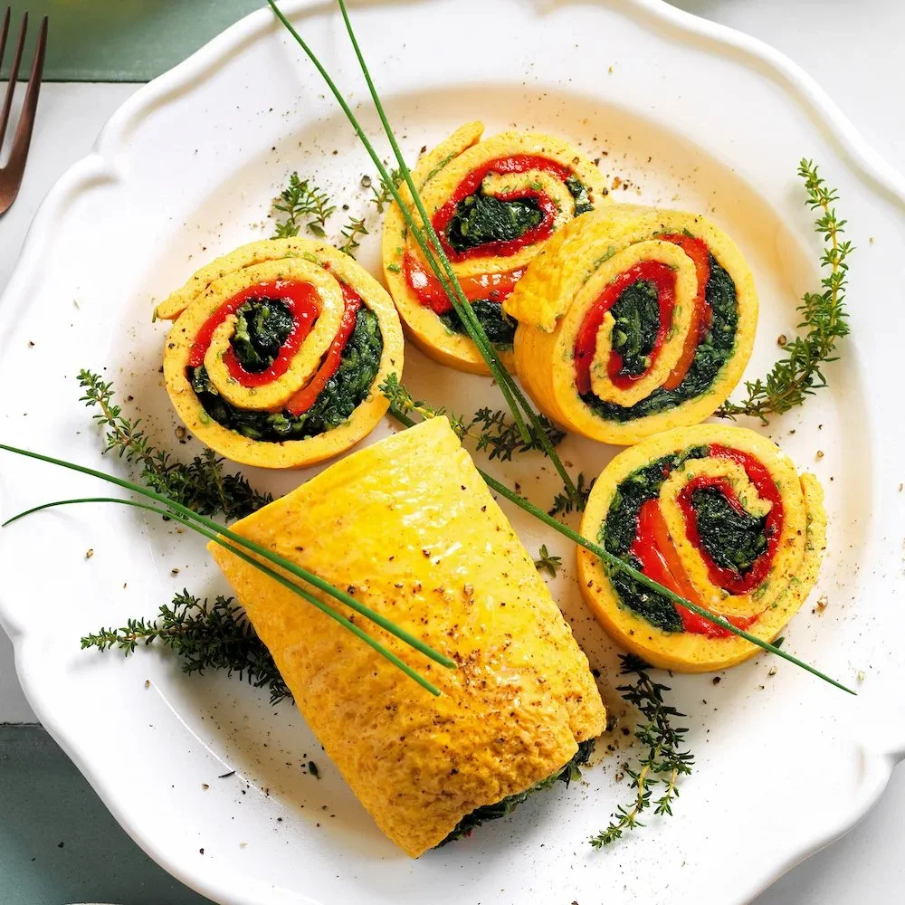 Frittata arrotolata al forno con cicoria e peperoni, ricetta della cucina italiana