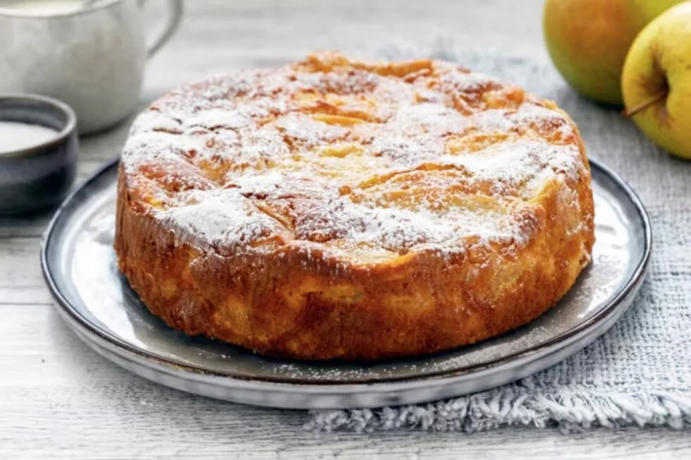 Fetta di torta di mele preparata con il Bimby, dolce morbido e appetitoso.