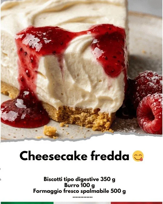 Torta di Formaggio con Confettura di Lamponi su un piatto elegante